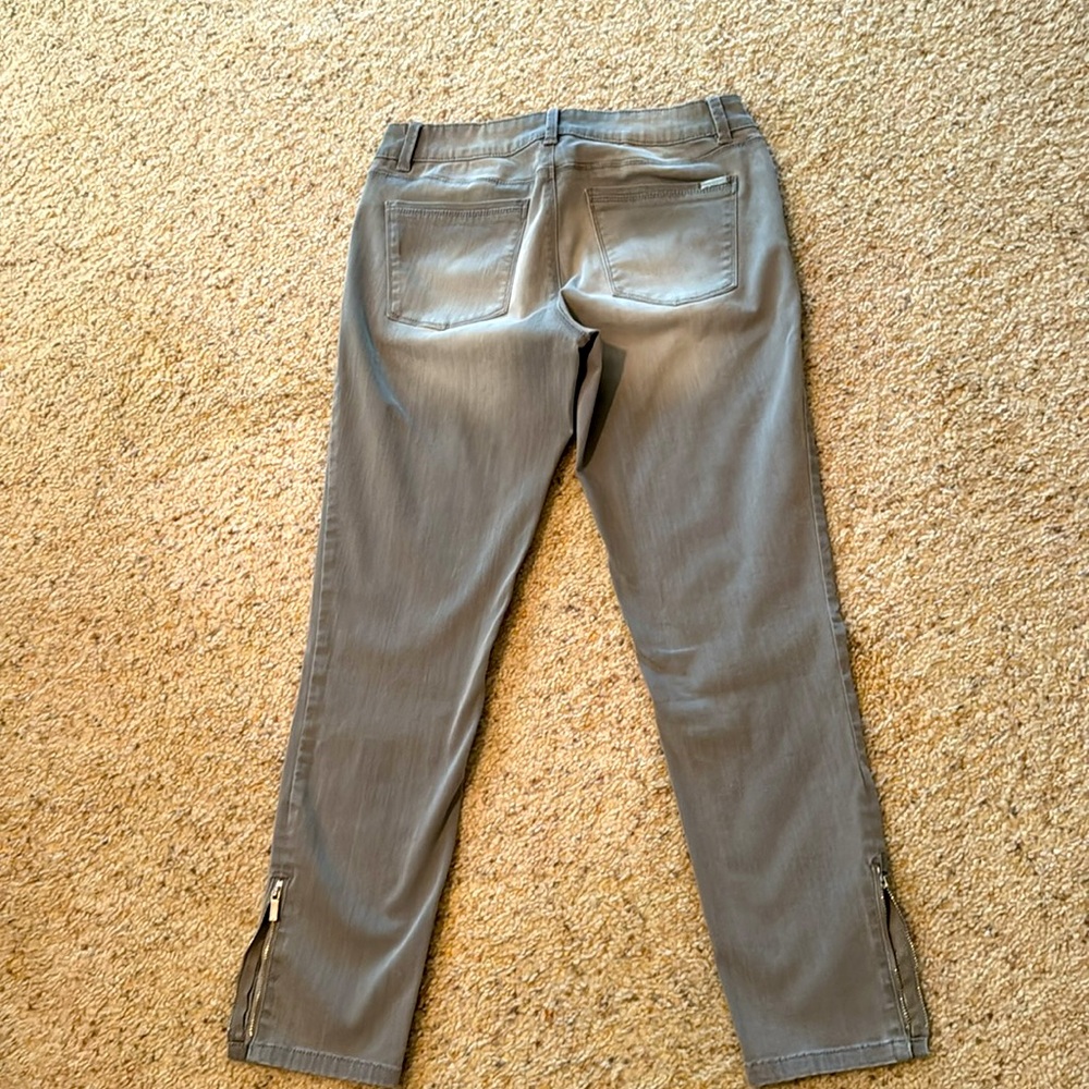 WHITE HOUSE BLACK MARKET light grey jeans. Size 8. - Picture 7 of 7